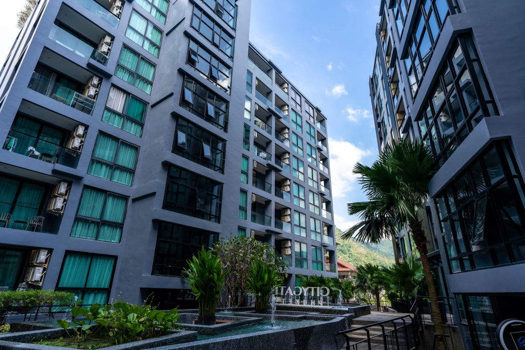 1 BDR King size bed 3 Restaurants 500m to beach Flat