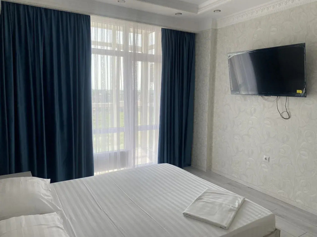 Квартира однокомнатная с видом из окна на озеро - фото 4