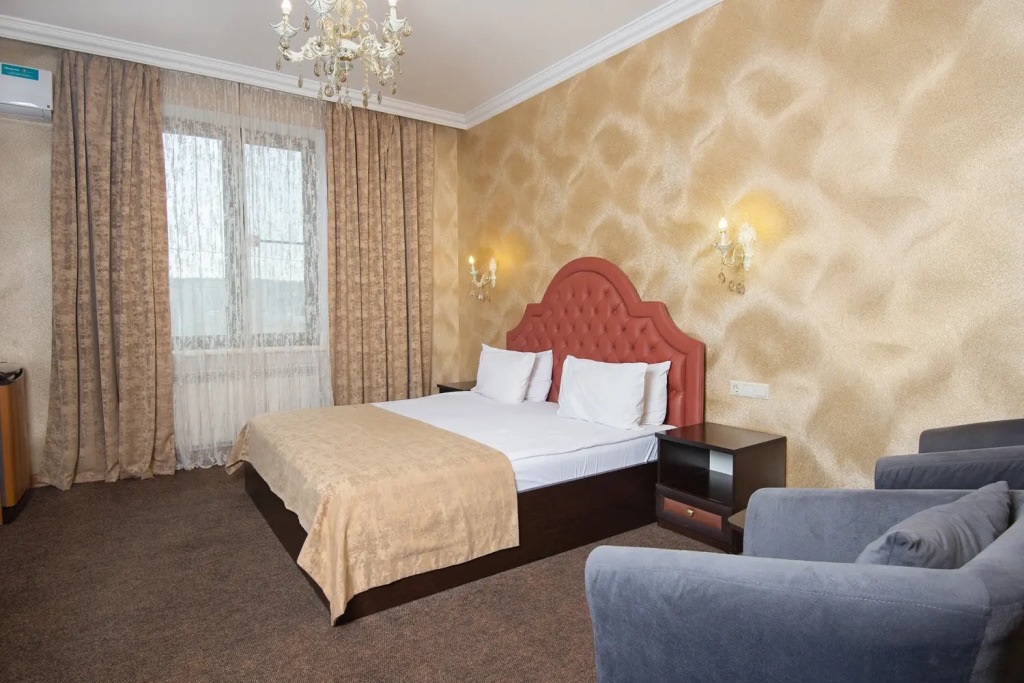 Superior Double room with lake view (full double bed)