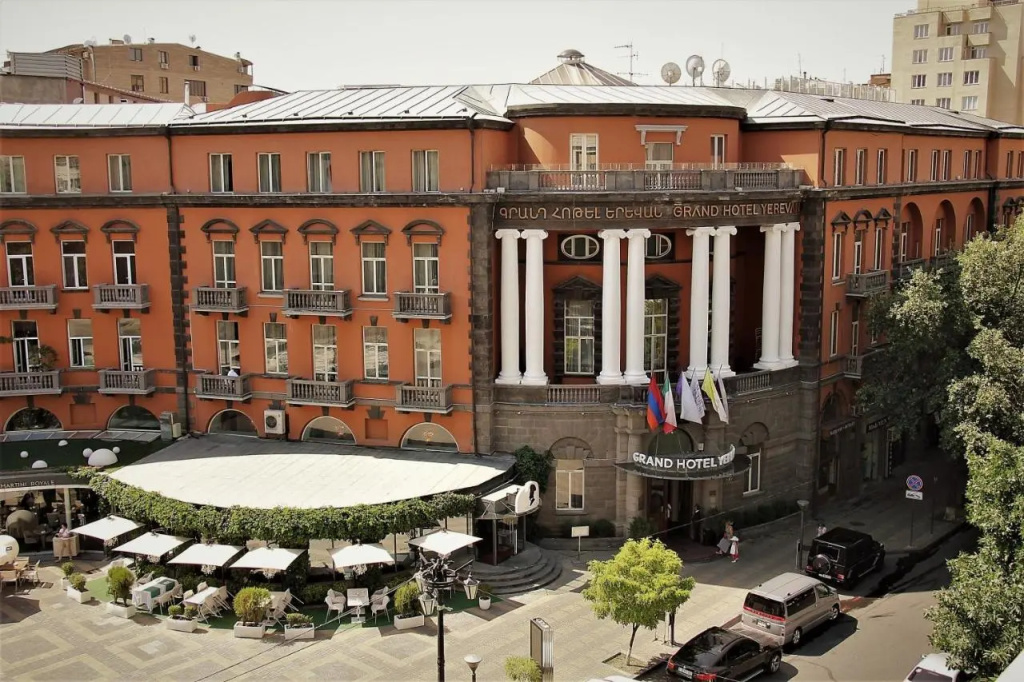 Отель Grand Hotel Yerevan — фото