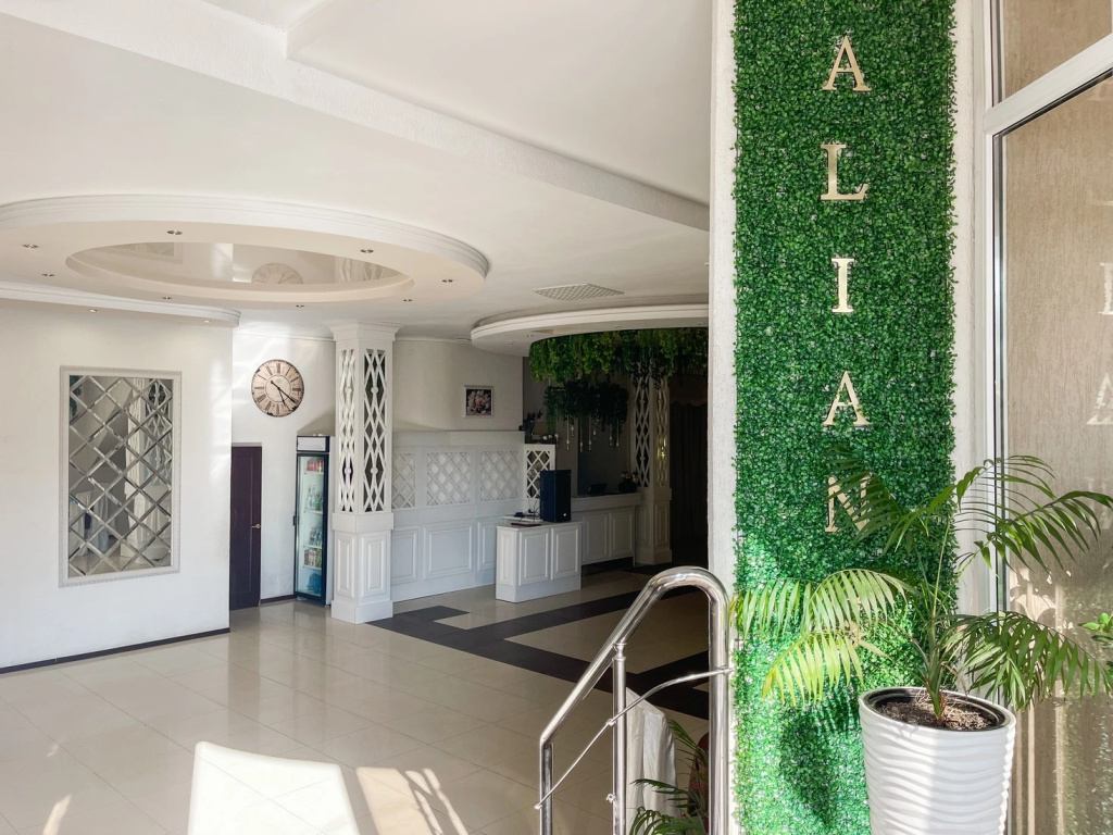 Lobby & Reception