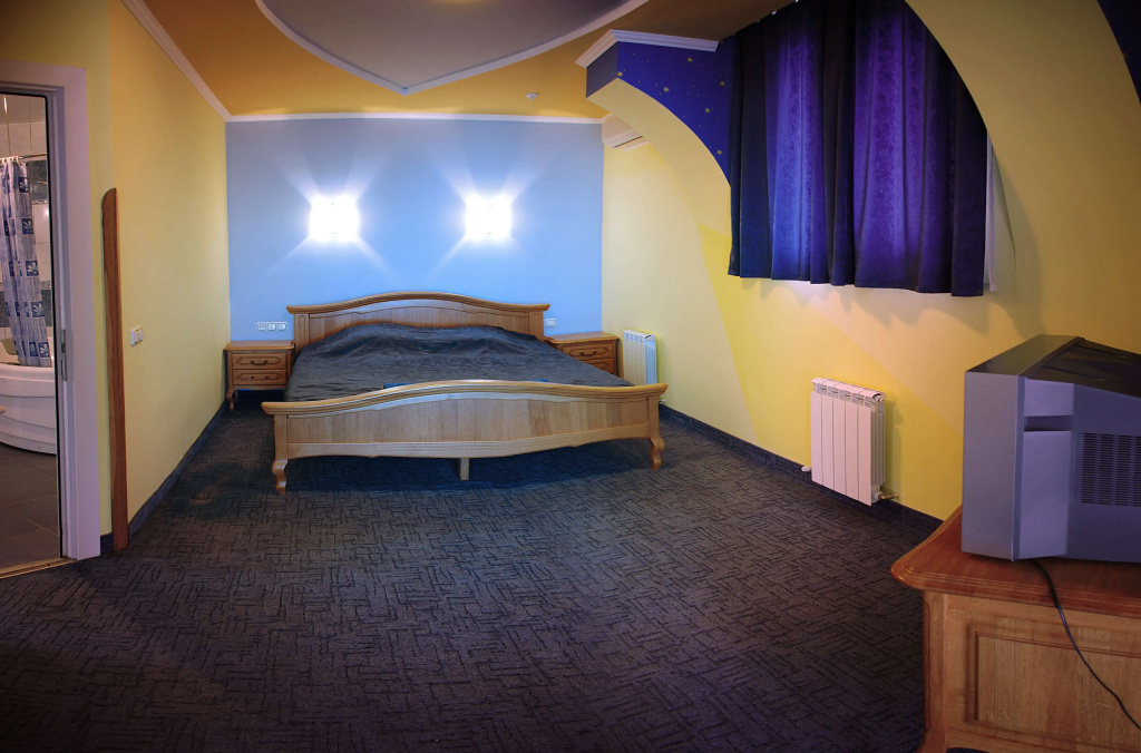 Double Suite (full double bed)
