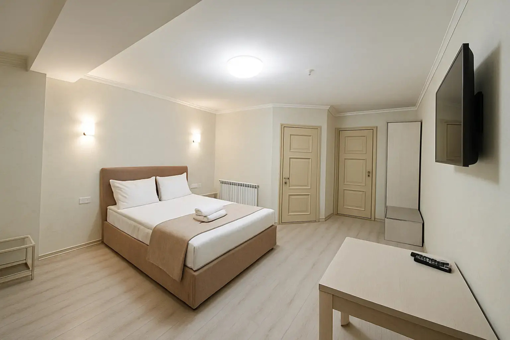 Deluxe Double room with courtyard view (full double bed)