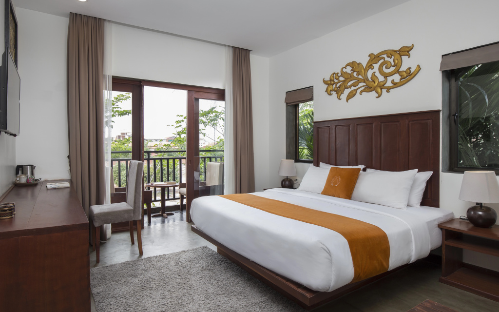 Junior Suite with balcony and with view
