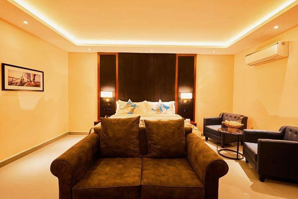 Lobby & Reception