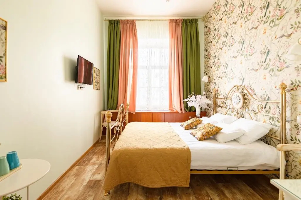 Gold Double room (full double bed)