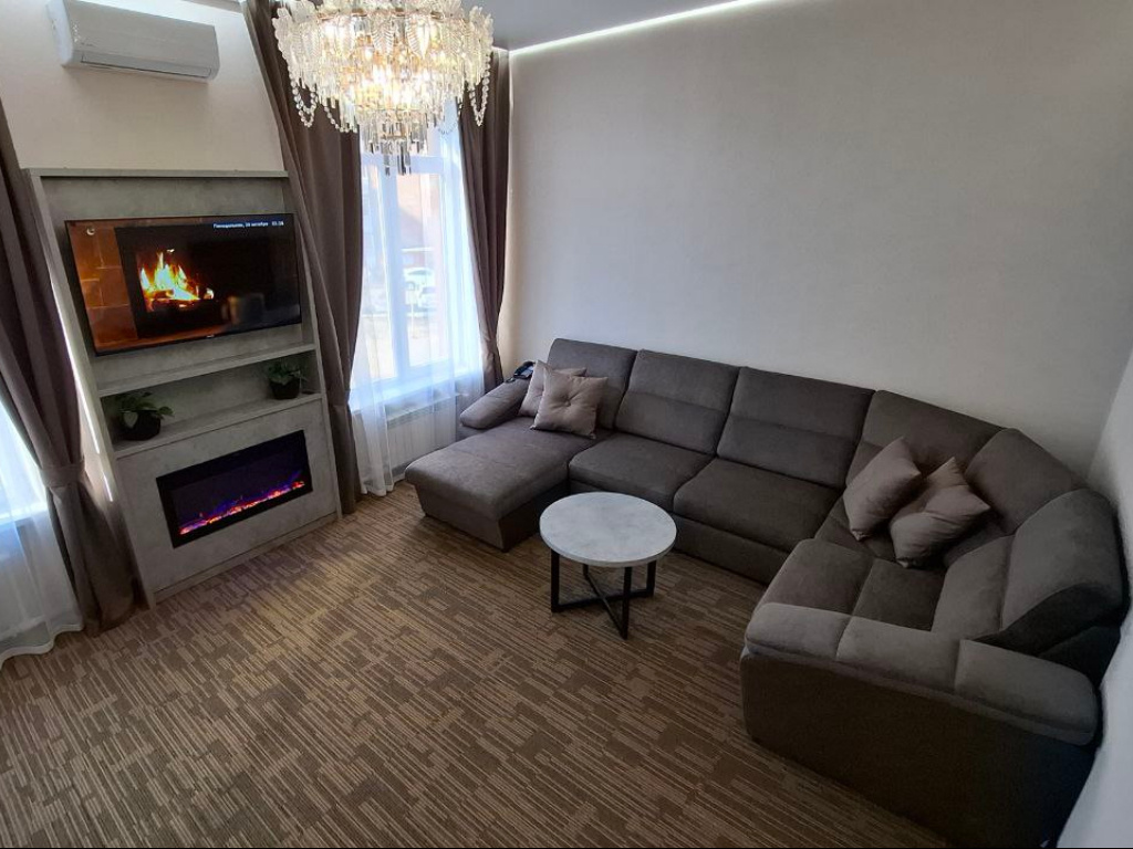Suite with courtyard view