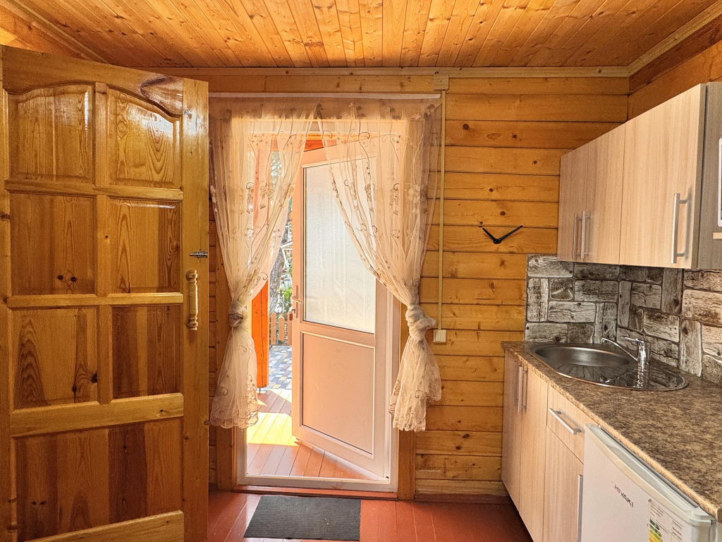 Коттедж с 3 комнатами с балконом и с видом на внутренний двор в Морская дача Арабеска