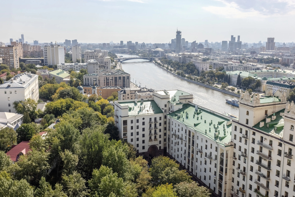 Апартаменты Улучшенные с Балконом и Видом на Реку: Изба/Котельническая Высотка — фото