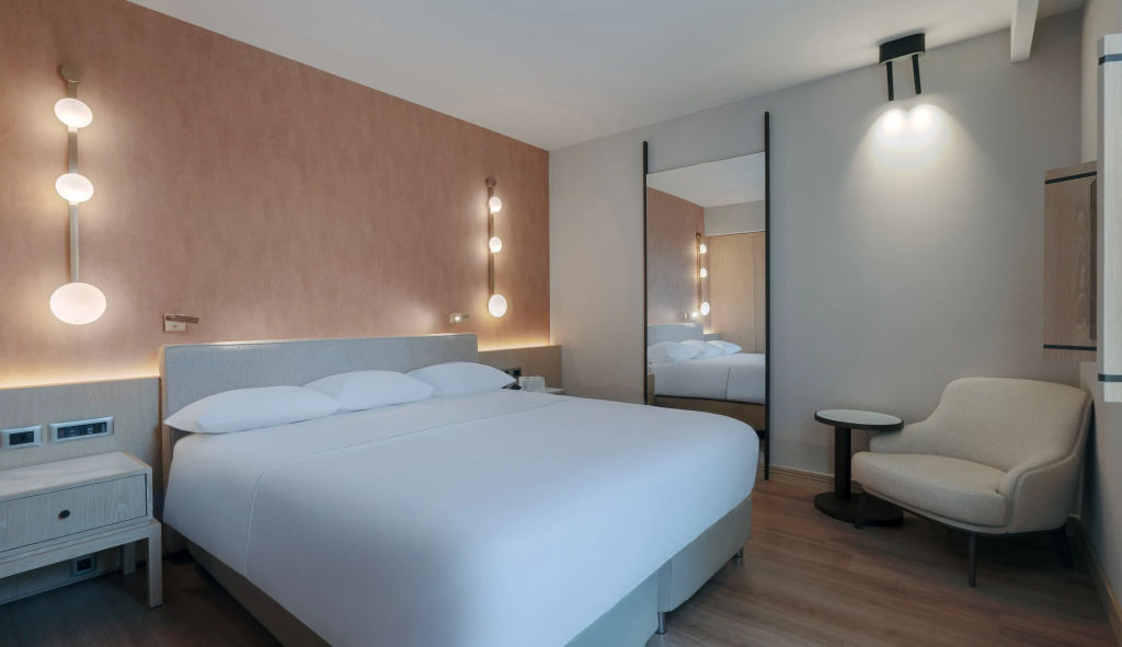 Garden Building Double Suite with balcony (full double bed)