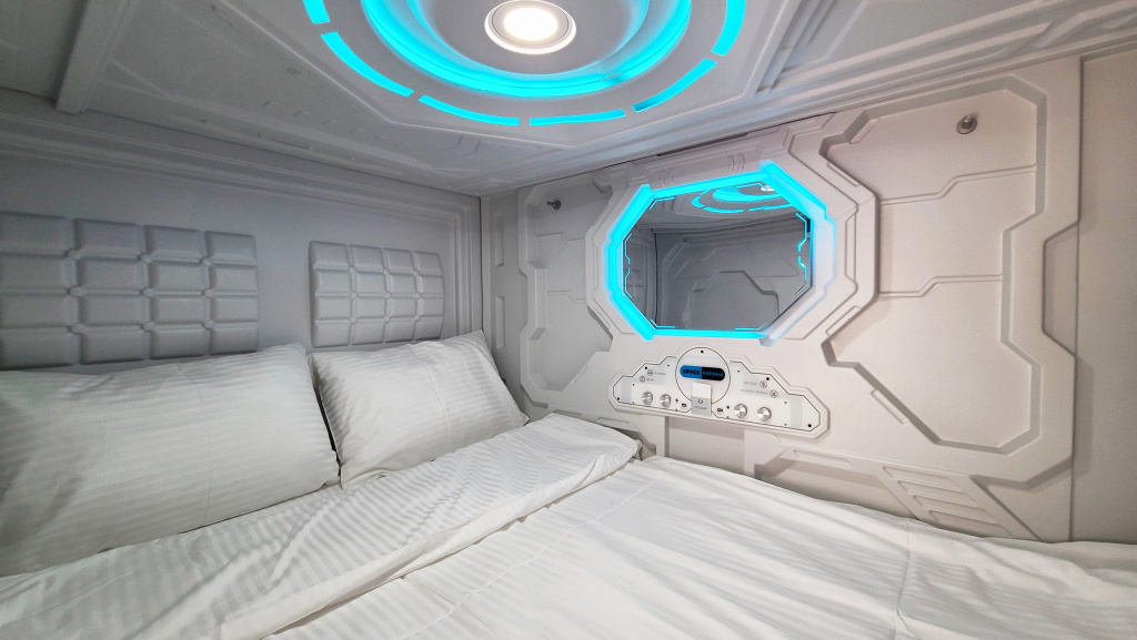 Double Capsule (full double bed)