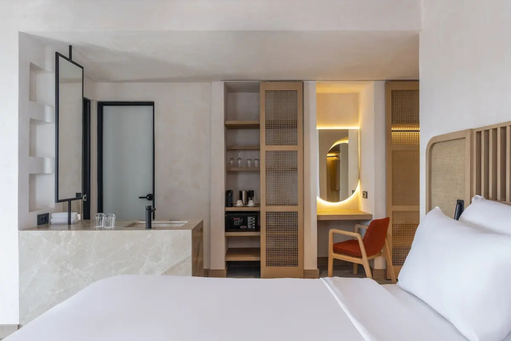 Premium Corner Double room with sea view (full double bed)