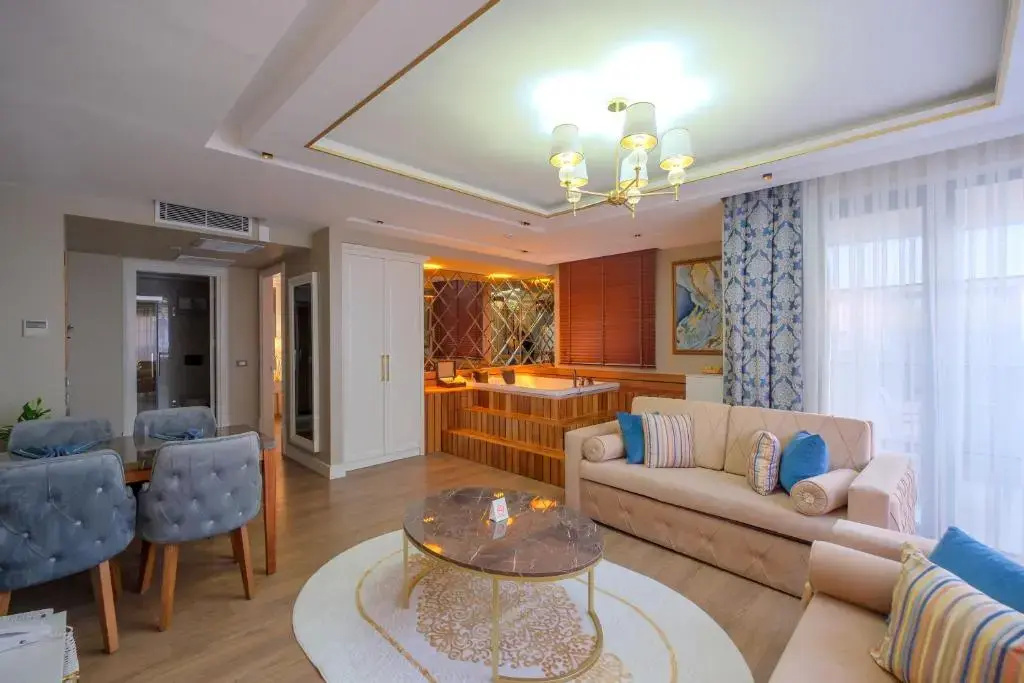 Deluxe Double Suite (full double bed)