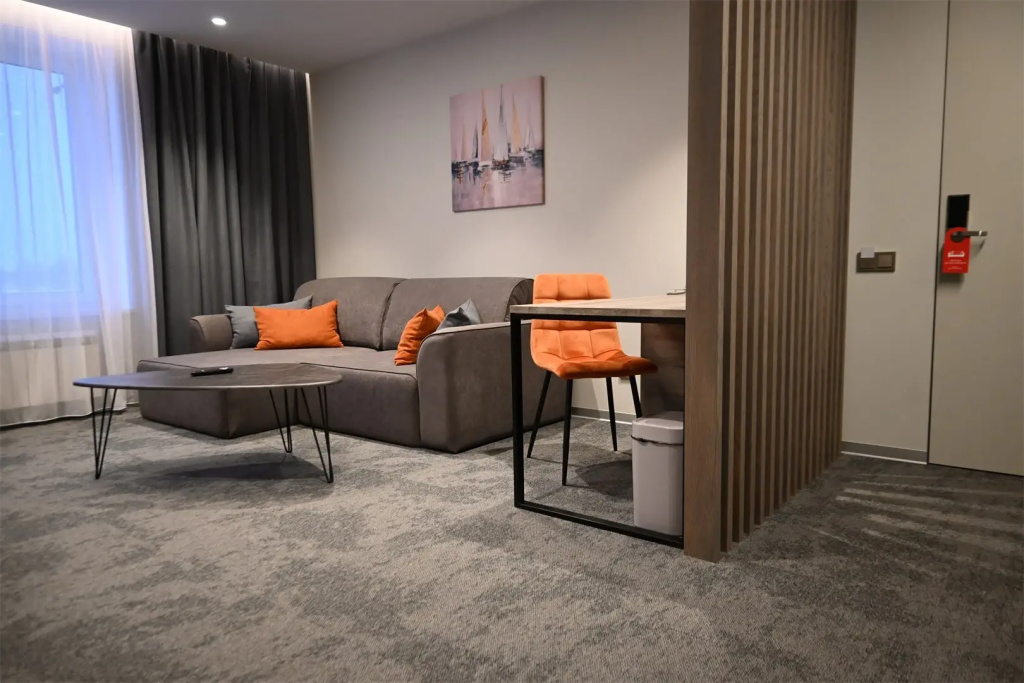 Viktoriya Hotel Room Type - 1 Bedroom Deluxe Double room with sightseeing view full double bed