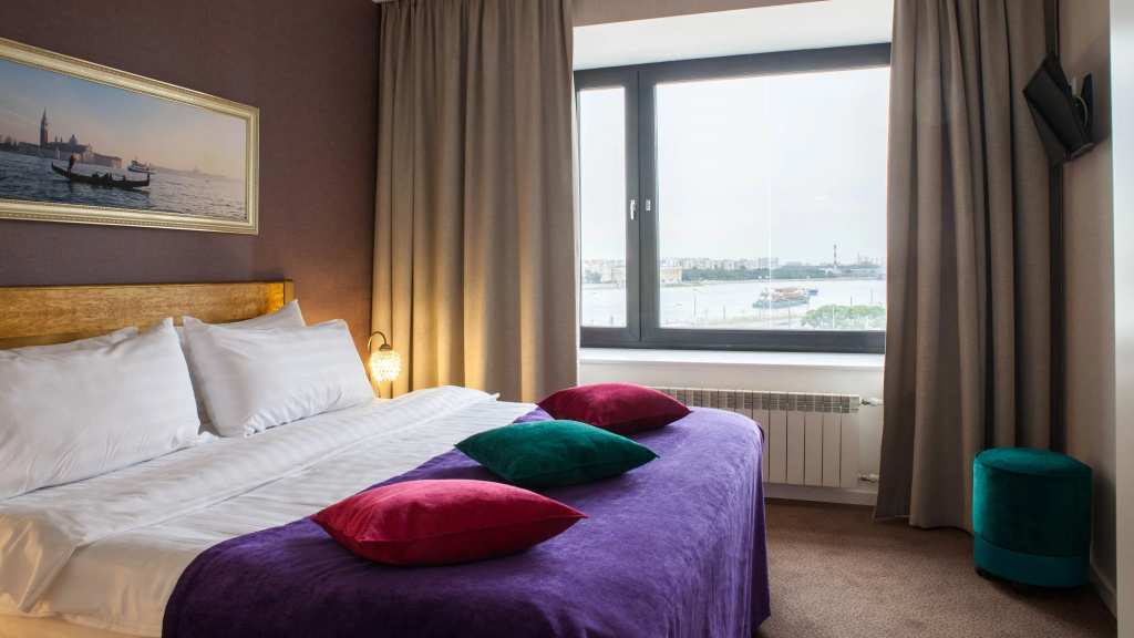 Moskva Hotel Room Type - Venice Double Business Suite full double bed