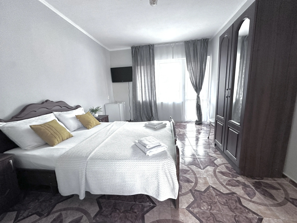 2 Bedrooms Standard Sextuple room with balcony