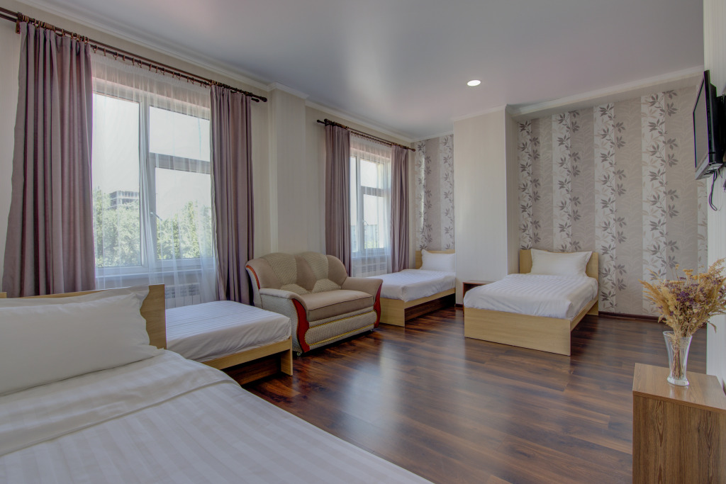 Четырёхместный номер Classic с видом на город в Shah Palace