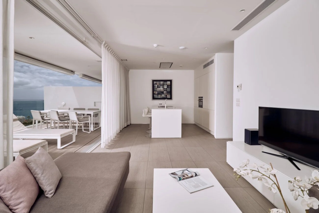 1 Bedroom Bliss Divinity Suite with partial sea view