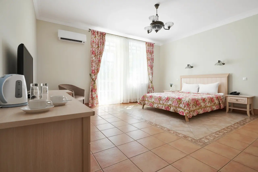 Standard with air-conditioning Double room (full double bed)