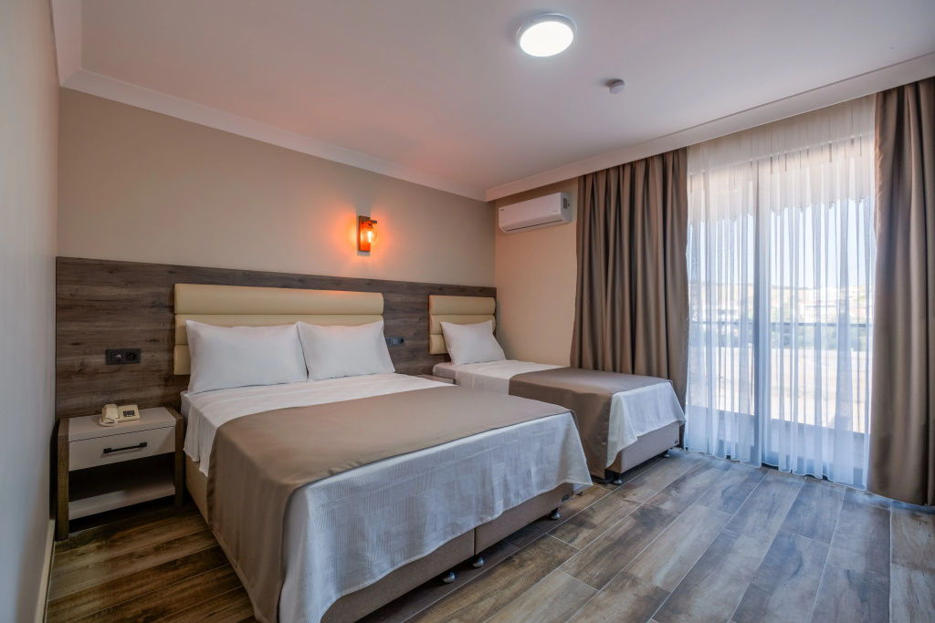 Standard Triple room with balcony