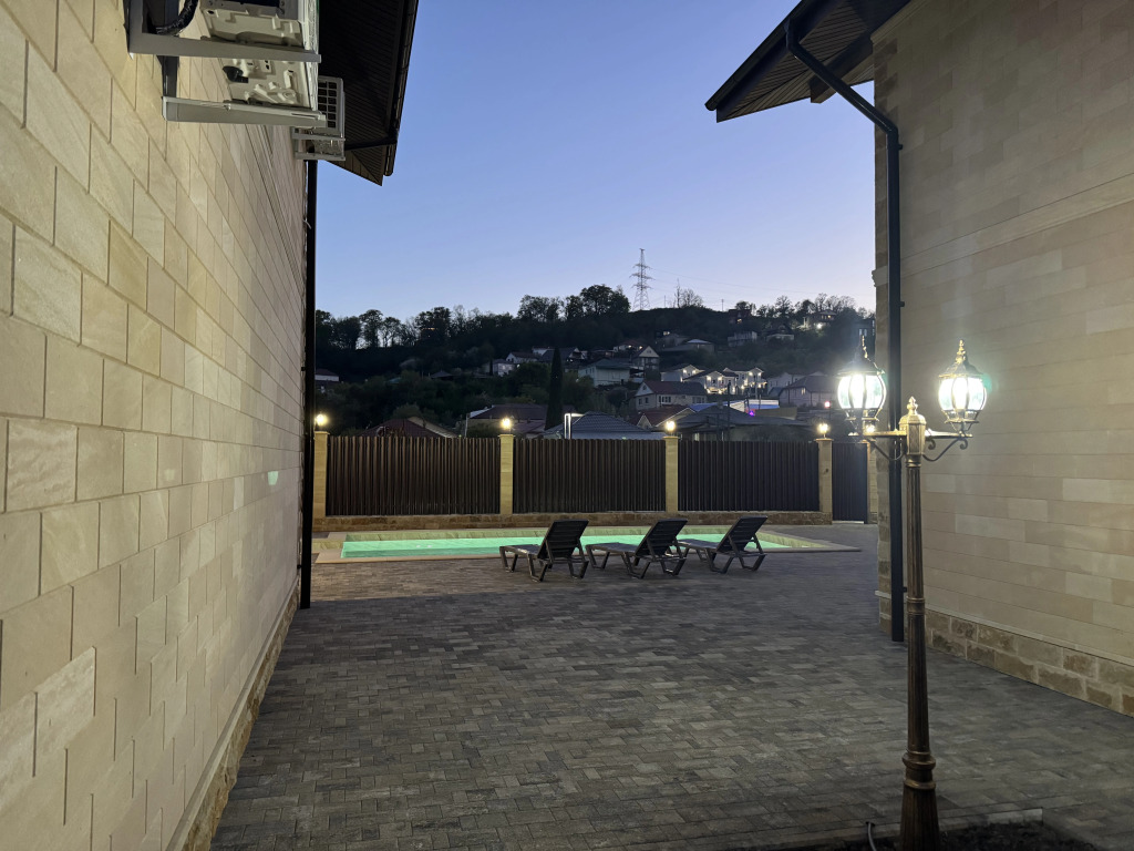 Четырёхместный семейный коттедж с балконом в Розмарин