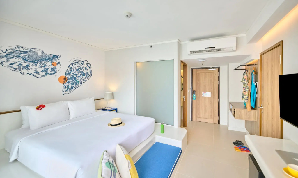 The Duo - Deluxe Double room with balcony and with pool view (full double bed)