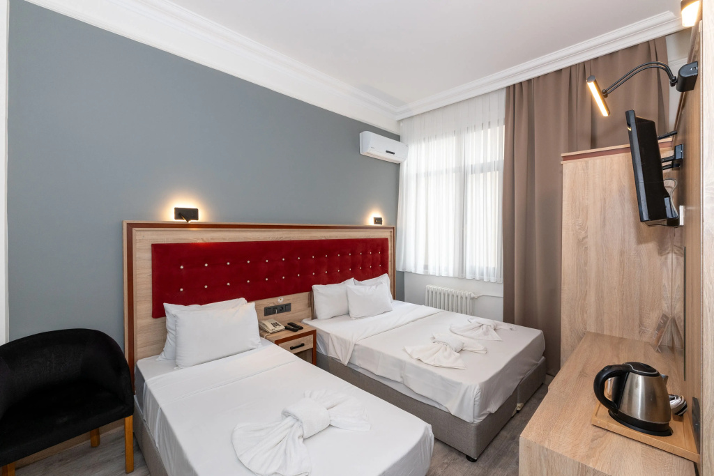 Standard Triple room