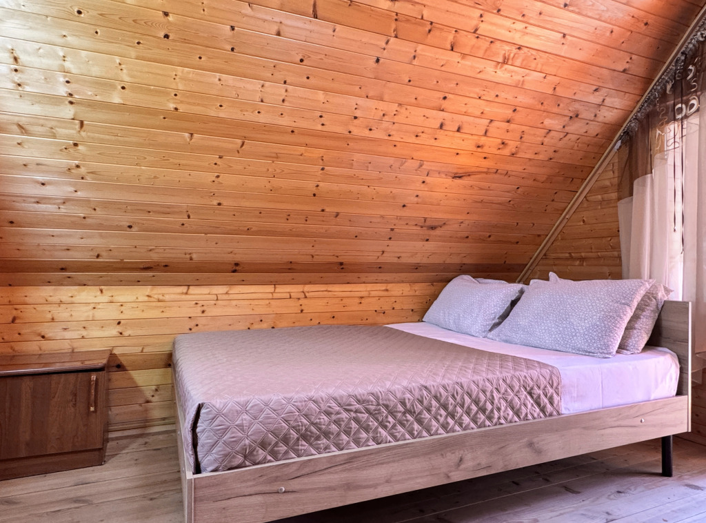 Коттедж с 3 комнатами с балконом и с видом на внутренний двор в Морская дача Арабеска