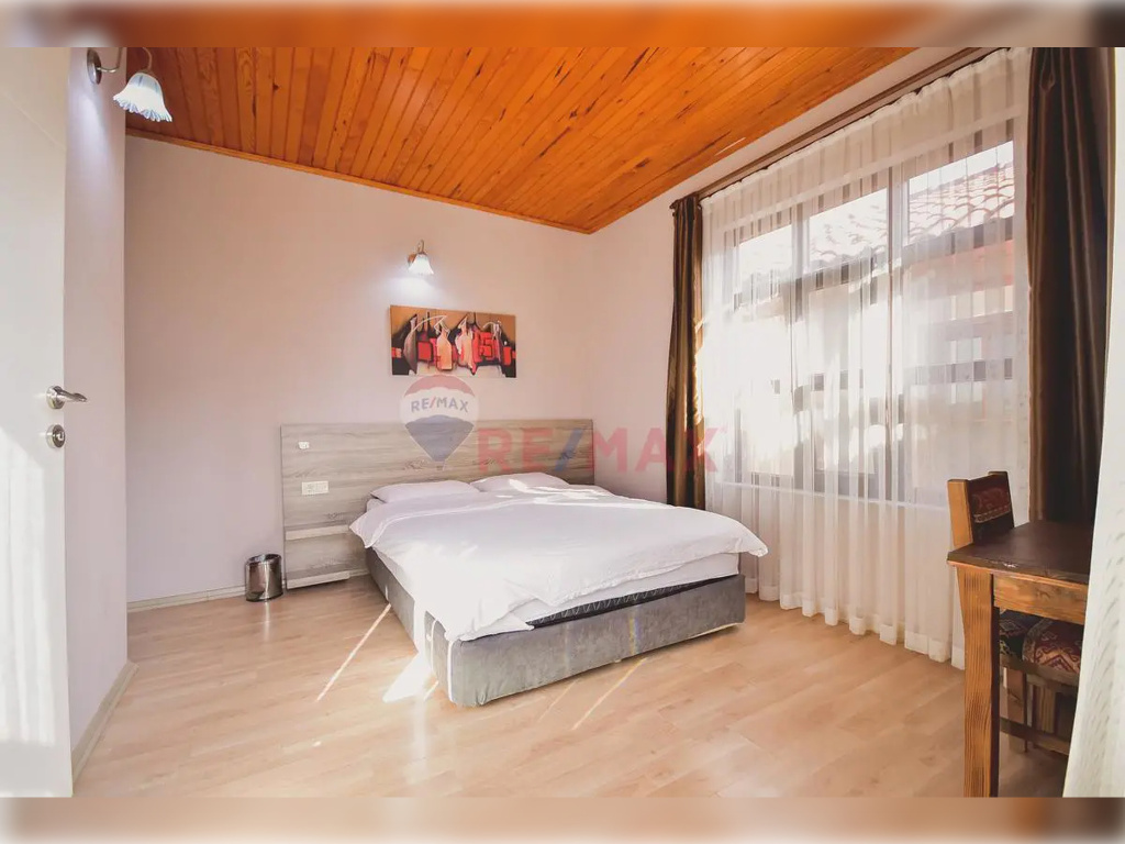 Deluxe Double room (full double bed)