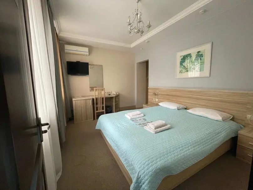 Double Suite (full double bed)