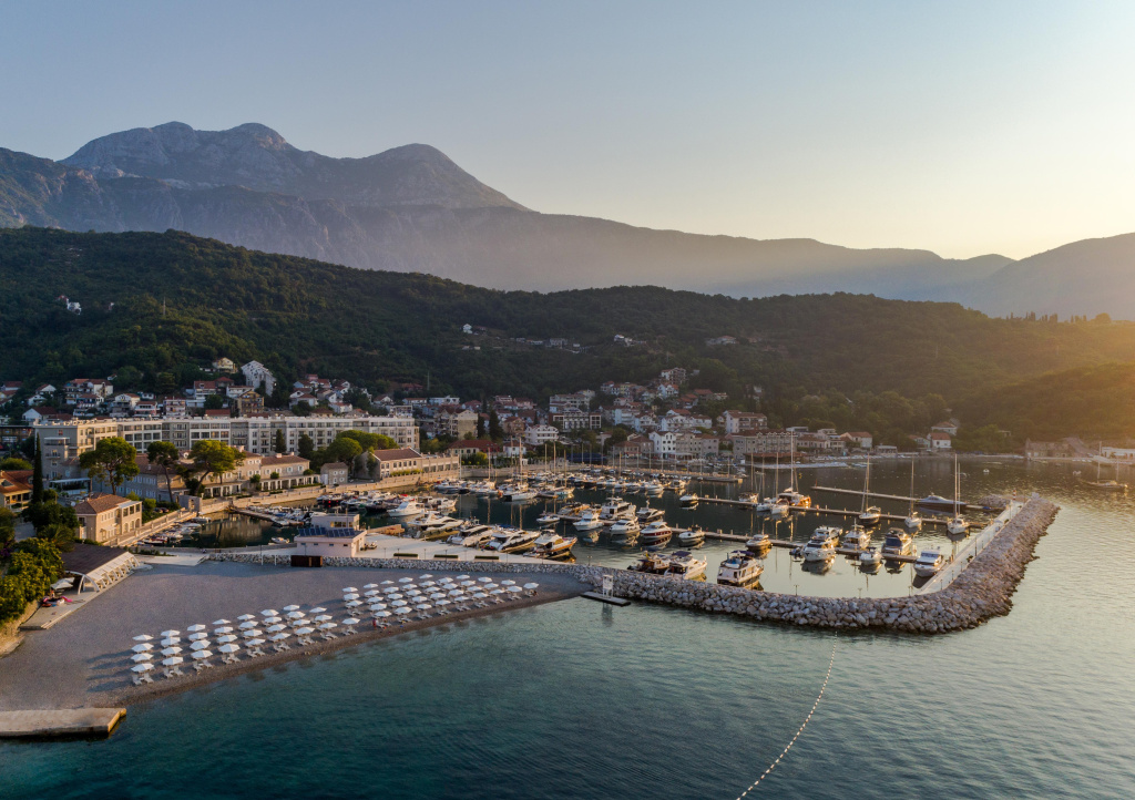 Lazure Hotel and Marina - 5