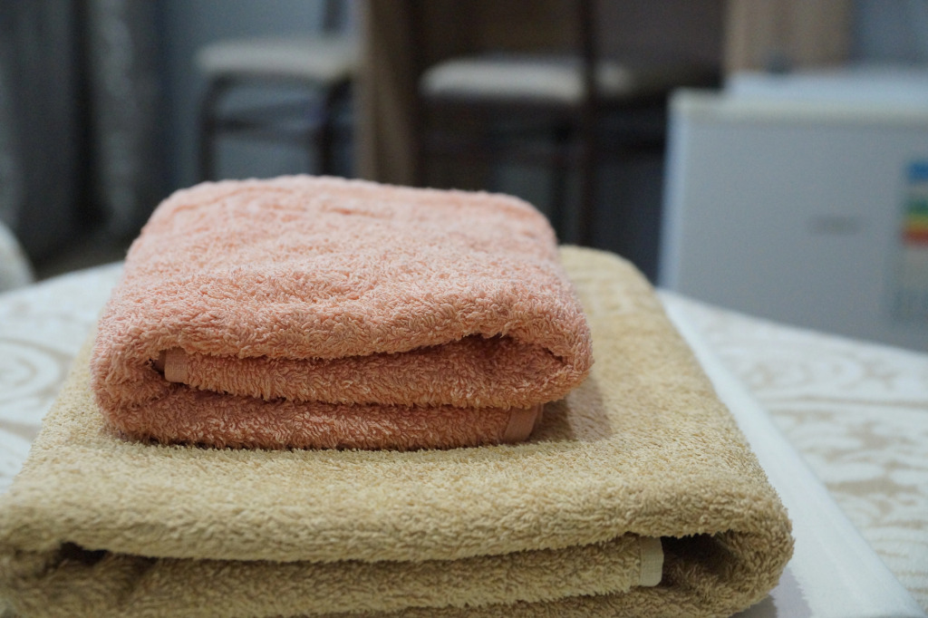 Трёхместный номер Standard с балконом и с красивым видом из окна в Гранат