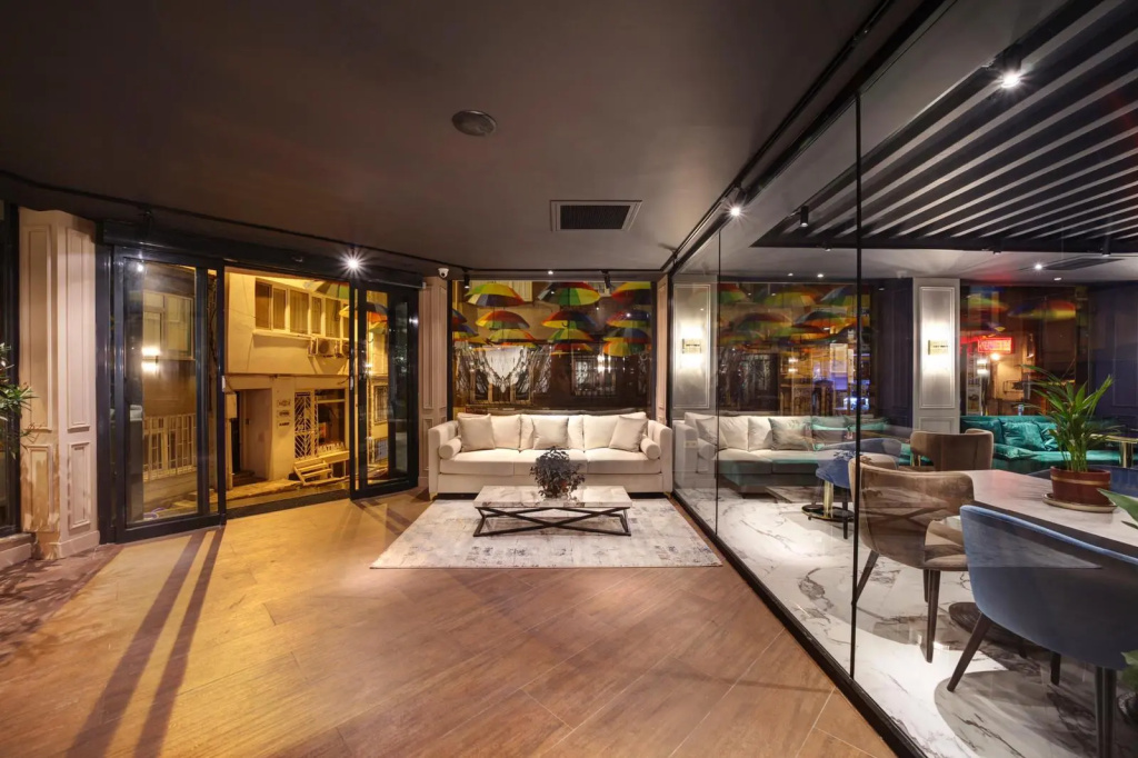 Lobby & Reception