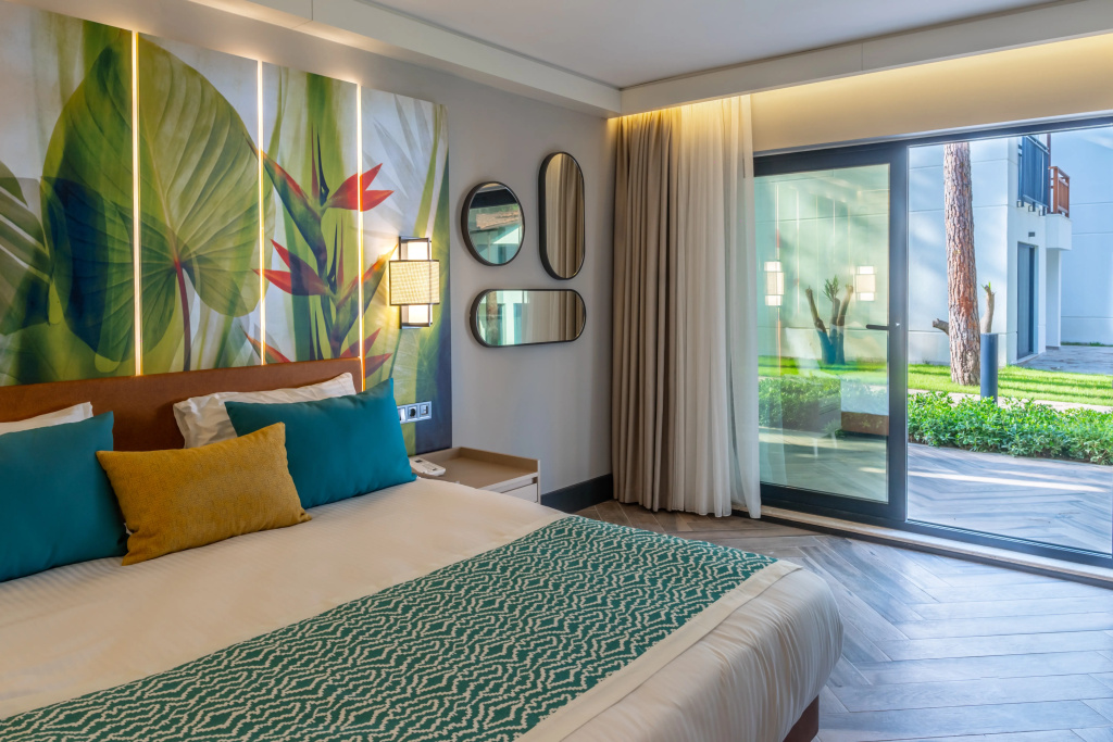 Front Yard Standard room with balcony and with garden view