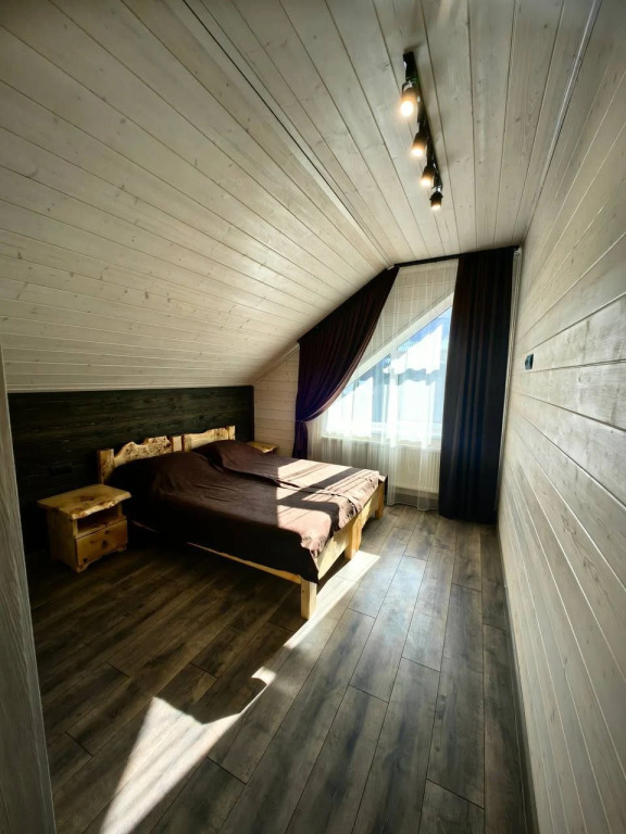 Шестиместный семейный коттедж с видом на реку в Лес и Горы