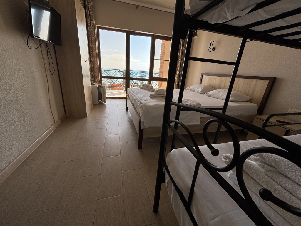 Четырёхместный номер Standard с видом на море в Мини-отель Leon Beach Hotel