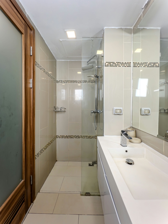 Двухместная студия с балконом двуспальная кровать в Апарт-отель C-View Residence by Apartwell