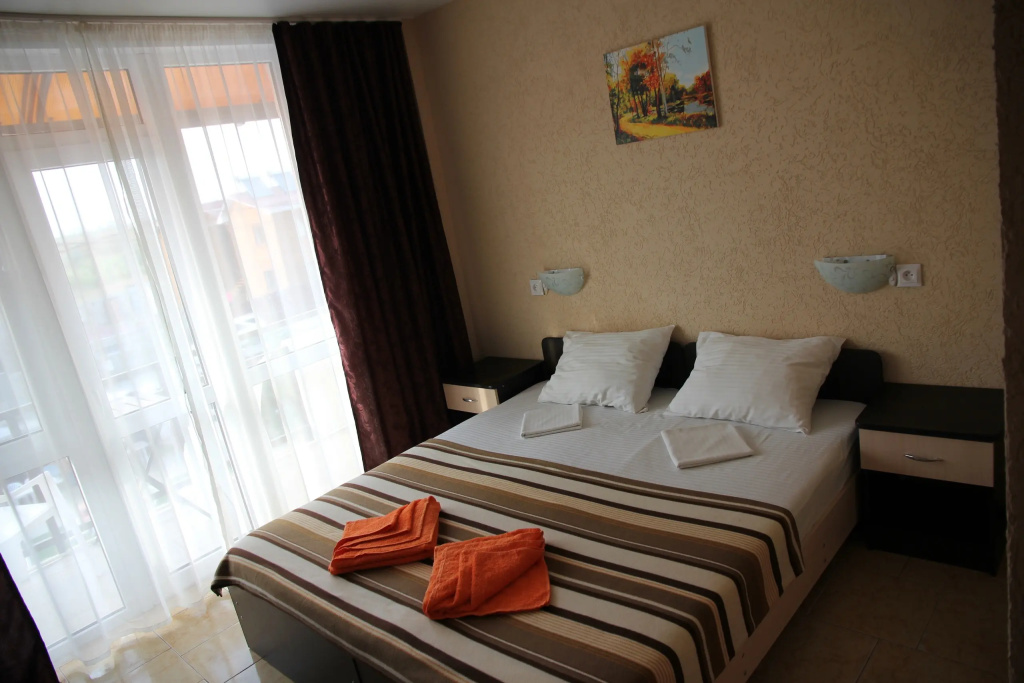 Standard Double room with balcony (full double bed)