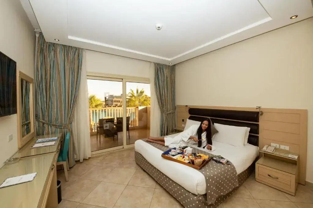Полулюкс с балконом и рядом с пляжем в Sunrise Crystal Bay Resort