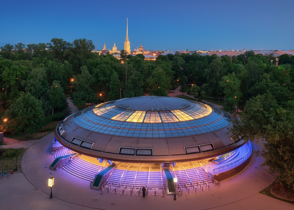 Квартира просторная двухуровневая в центре города — фото