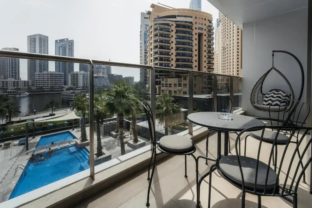 izzzi One Bedroom Sparkle Tower Apartments