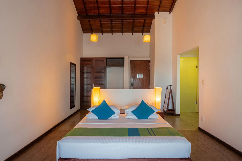 Premium Double room with balcony and beachfront (full double bed)