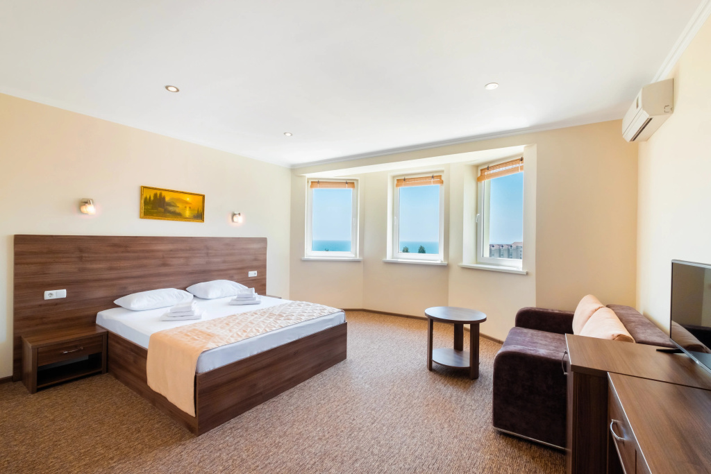 Standard Triple room