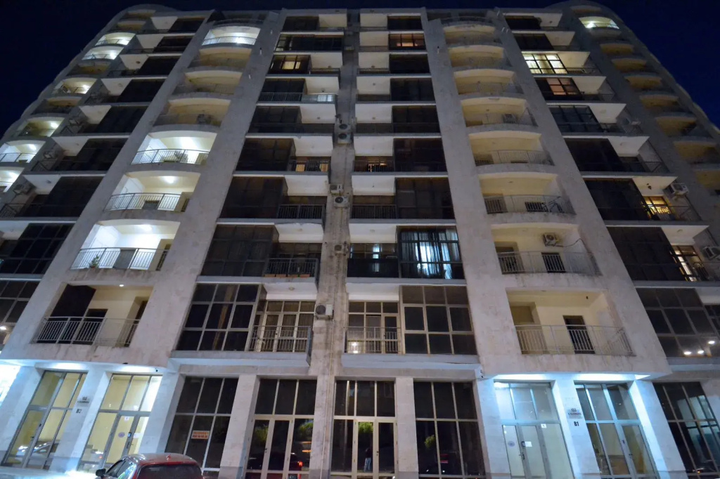 Perte House On Verin Antarain 131 Street Apartments