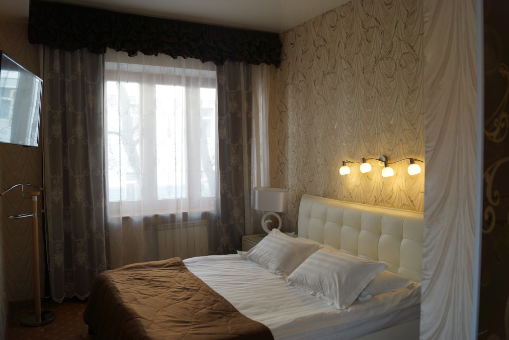 Deluxe Double room with courtyard view (full double bed)