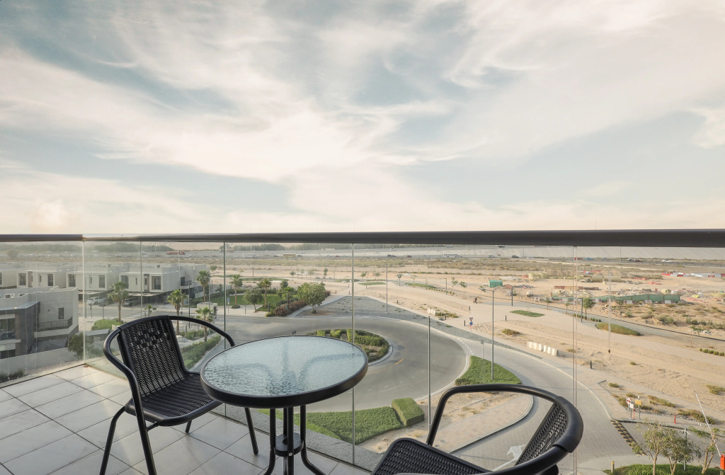 Elite LUX Holiday Homes - Cozy 2BR Getaway – Minutes from Expo City, Dubai