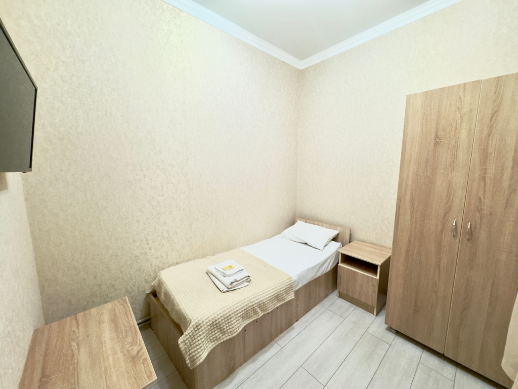 Economy room with garden view