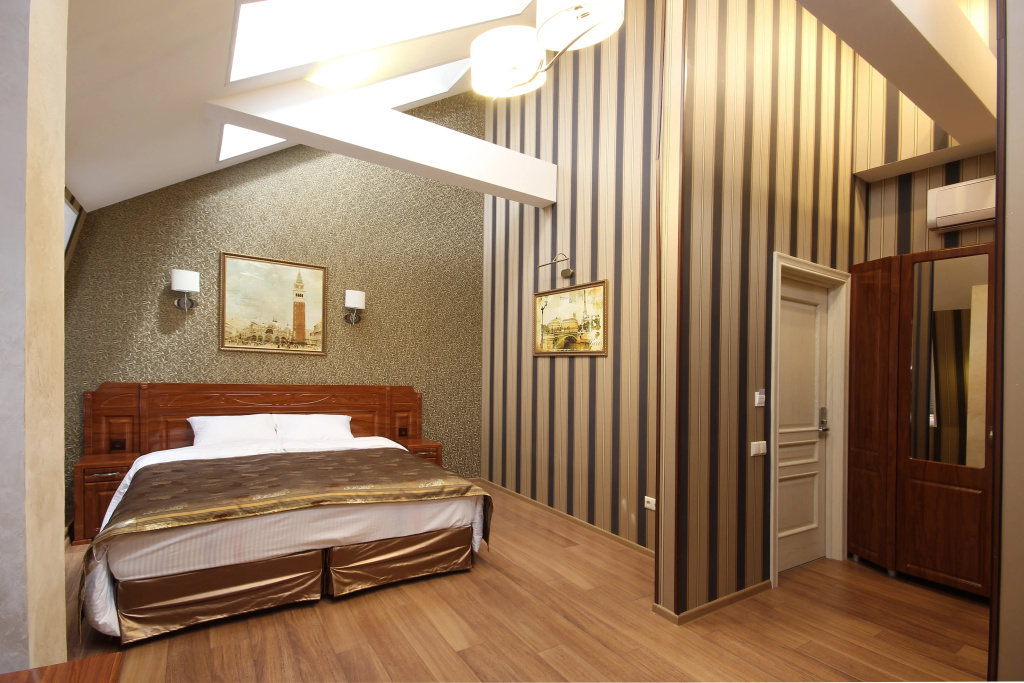 Gorodskoi Absolyut Hotel Room Type - Venice deluxe Double room full double bed