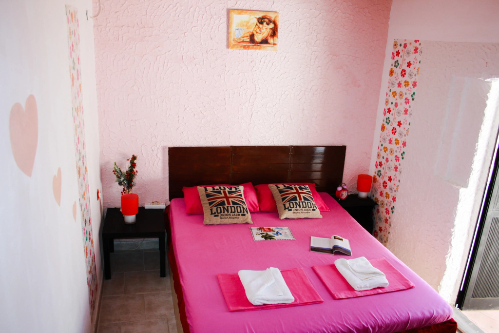 2 Bedrooms Apartment
