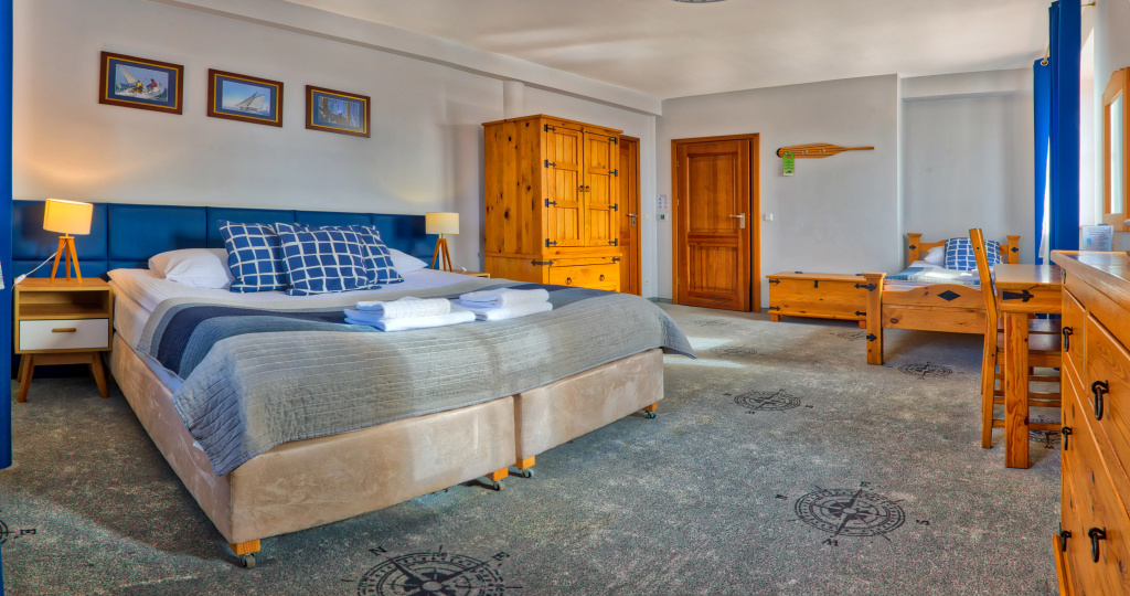 Standard Triple room